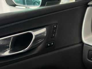 VOLVO XC60 2.0 T6 AWD Recharge Ultimate Dark Auto
