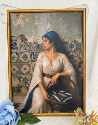 Cuadro vintage dorado mujer con cesto sardinas