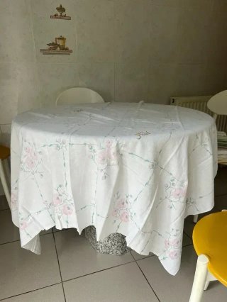 Mantelería francesa bordada a mano + 6 servilletas