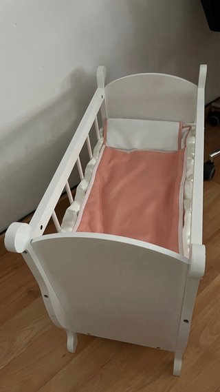 Cuna de madera para muñecas