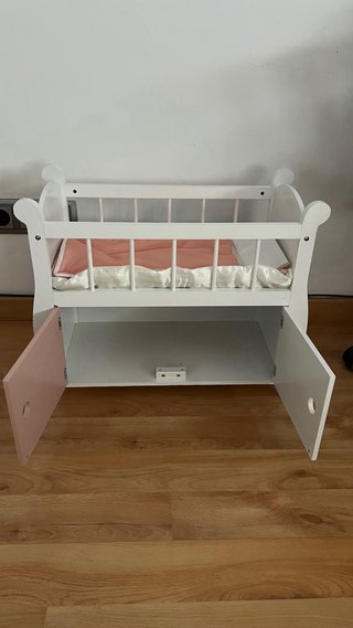Cuna de madera para muñecas