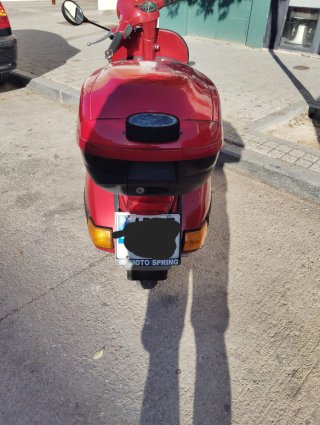 Vespa P200E Roja