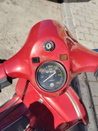 Vespa P200E Roja