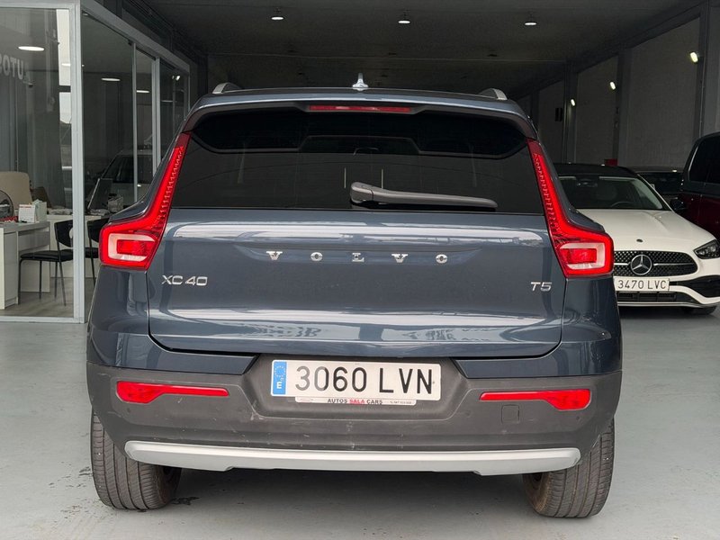Volvo XC40 2022, foto 5