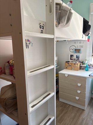Cama alta madera y blanco