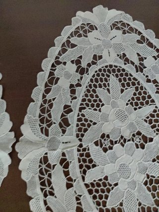2 Centrotavola Burano fatti a mano cm 55x34