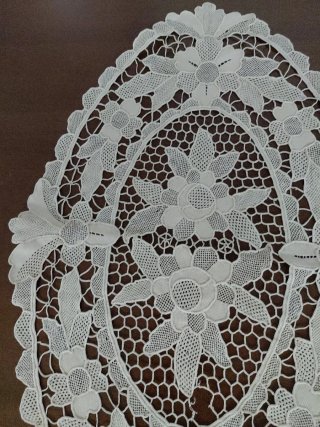 2 Centrotavola Burano fatti a mano cm 55x34