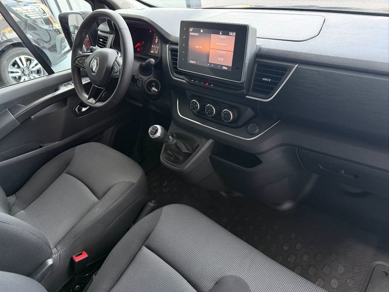 Renault Trafic 2023, foto 13