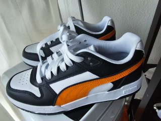 Zapatillas Puma Negras, Naranjas y Blancas