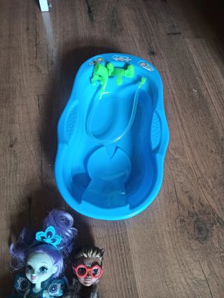 Enechantimals con bañera