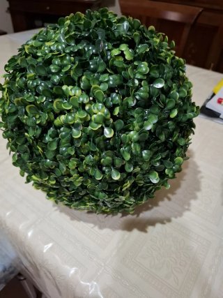 Sfera di bosso artificiale. 2 pezzi diametro 30cm.