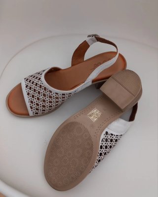Sandalias W&F blancas con cuña