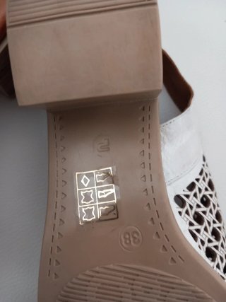 Sandalias W&F blancas con cuña