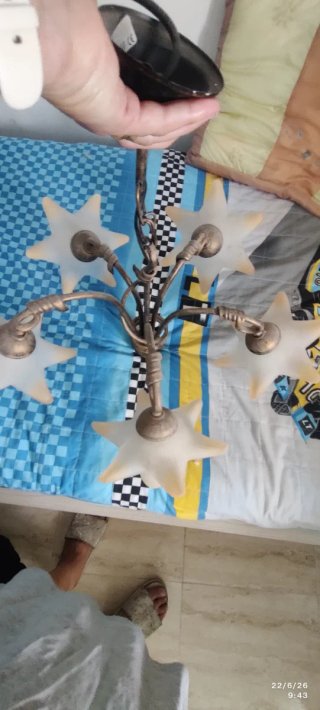 Lámpara de mesa y 2 mesitas de noche