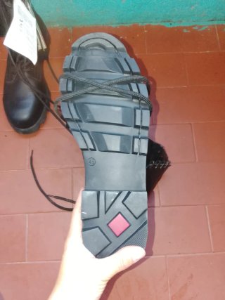 Botas de cuero negras