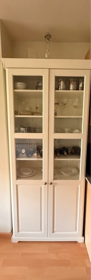 Vitrina de cristal y madera