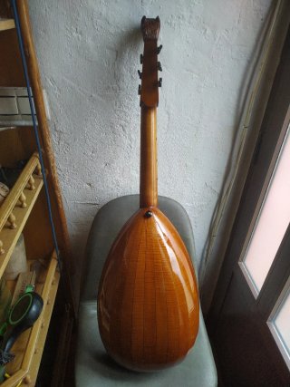 Guitarra Laúd Centenaria Cabeza León