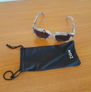 Occhiali da sole con astuccio morbido