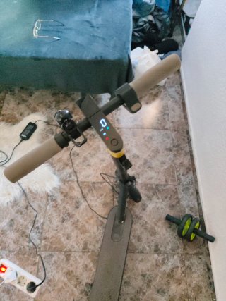 Patinete, con repuestos de llantas. Negociable