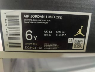 Air Jordan 1 Mid Blancas y Negras