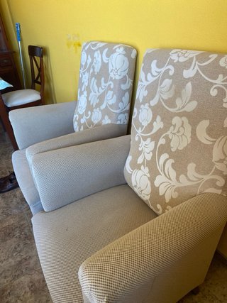 Dos sillones individuales beige