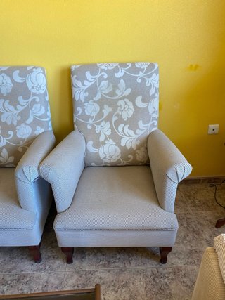 Dos sillones individuales beige