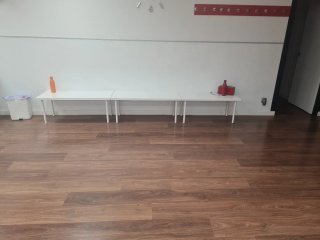 Banqueta blanca de madera