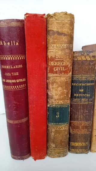 LOTE DE 8 LIBROS ANTIGUOS JURÍDICOS