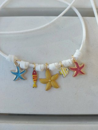 Choker bianco con ciondoli mare