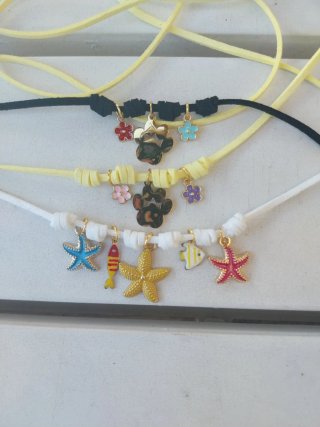 Choker bianco con ciondoli mare