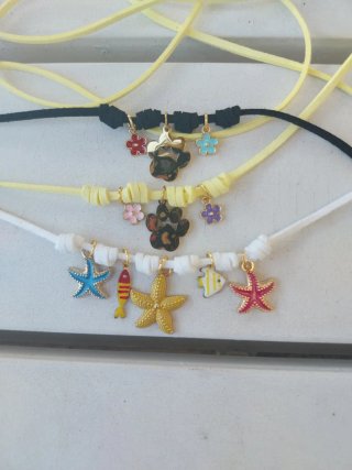 Choker bianco con ciondoli mare