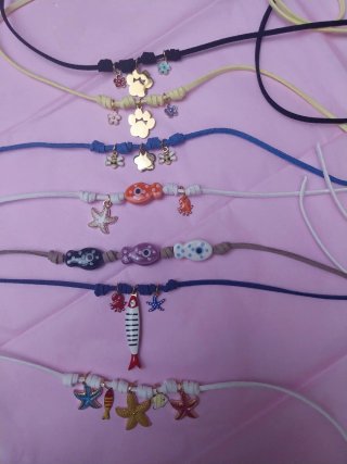 Choker bianco con ciondoli mare