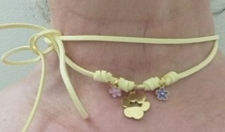 Choker bianco con ciondoli mare