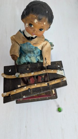 Autómata antiguo de lata