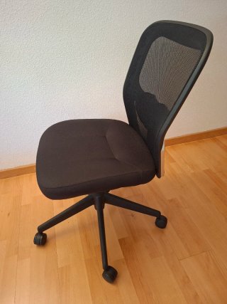 Silla de oficina ergonómica negra