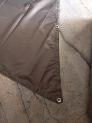 Toldo triangular gris
