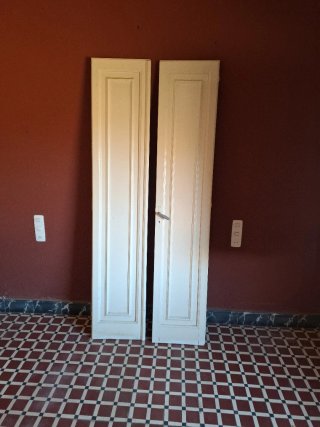 Puertas antiguas de madera con cristal