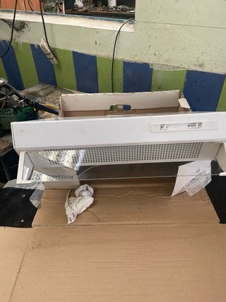 Campana extractora de cocina blanca