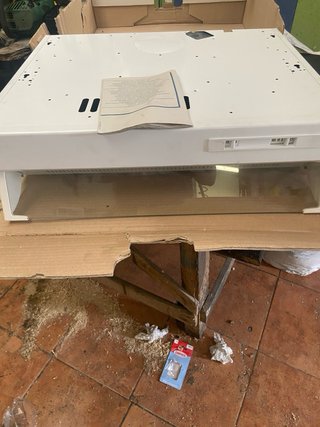 Campana extractora de cocina blanca