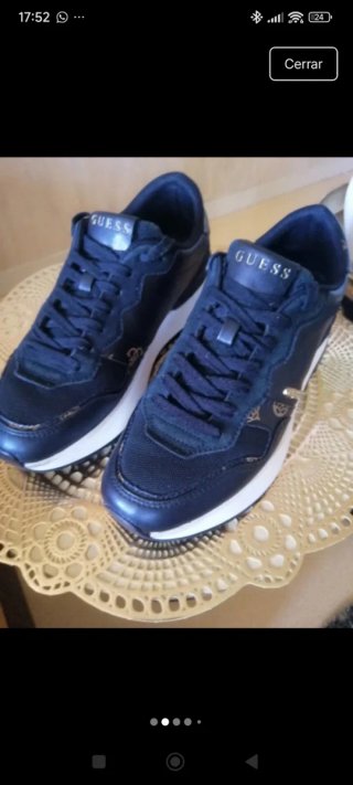 Zapatillas Guess Negras y Doradas