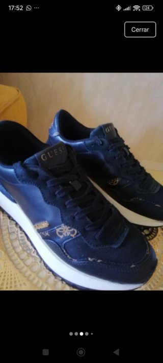 Zapatillas Guess Negras y Doradas