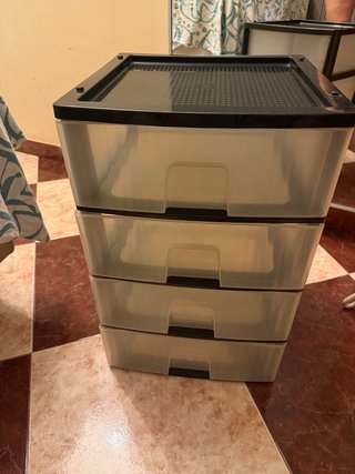 Cajonera de plástico transparente y negra