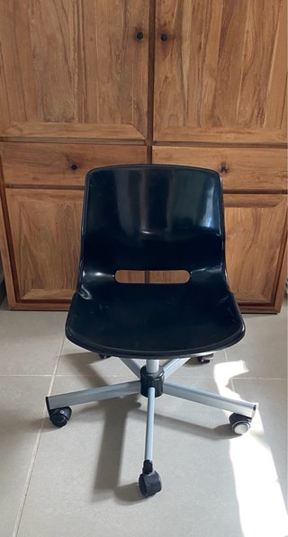 Silla de escritorio IKEA negra