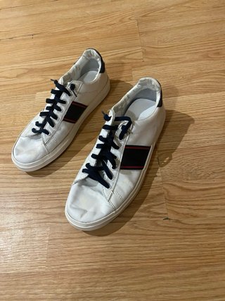 Tenis Zara blancos con franjas