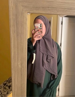 Hijab muselina plisada gris