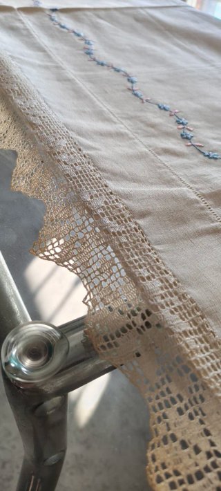 Lenzuolo singolo ricamato con pizzo e sigle