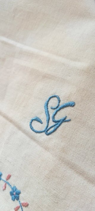 Lenzuolo singolo ricamato con pizzo e sigle