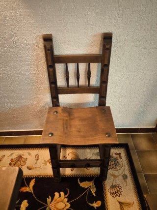 Mesa rústica y 6 sillas de madera