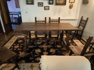 Mesa rústica y 6 sillas de madera