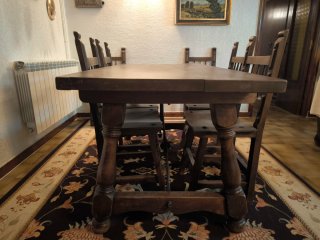Mesa rústica y 6 sillas de madera